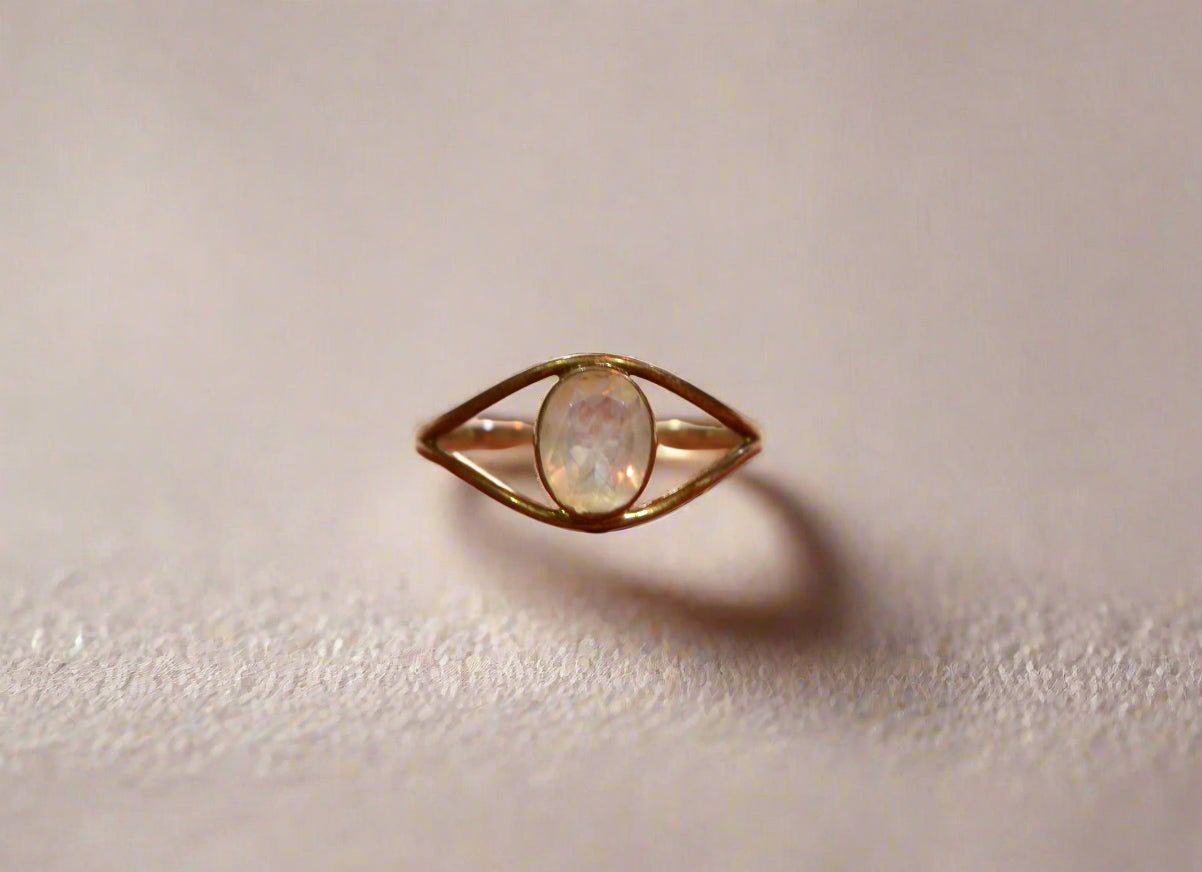 The Moon Eye - Moon Stone Silver Ring - Ninaad