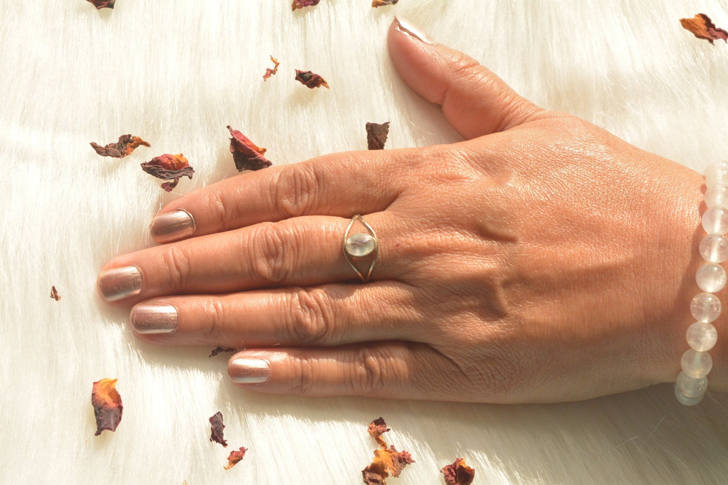 The Moon Eye - Moon Stone Silver Ring - Ninaad