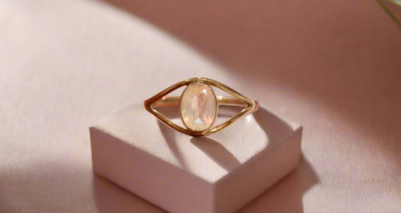 The Moon Eye - Moon Stone Silver Ring - Ninaad